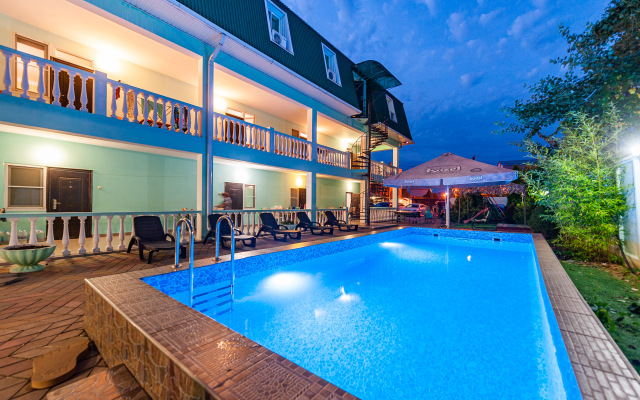 Maksim Guest House