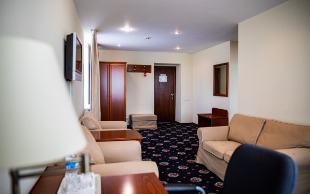 Dis President Hotel