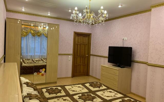 Tryokhkomnatnye Dlya 10 Chelovek Apartments