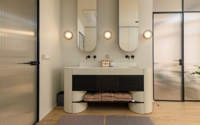 Taunkhaus v Sochi  sobstvennym Basseynom Apartments