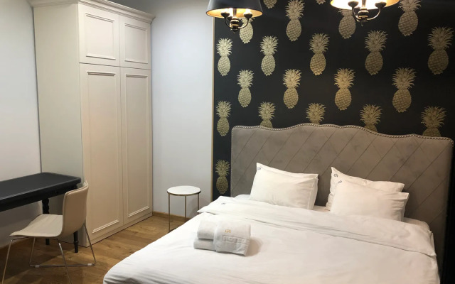 Апартаменты 4-комнатные HomeApart Сторожовская, 6