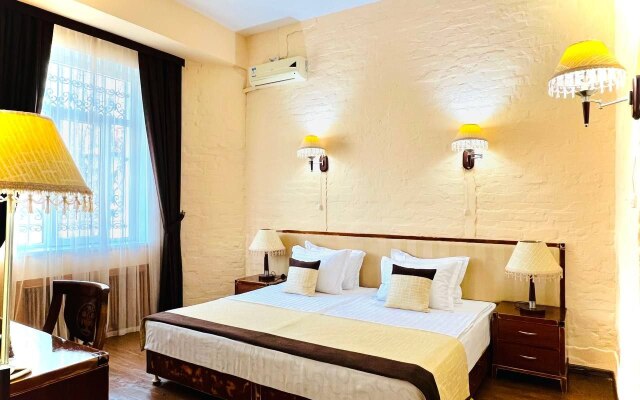 Retro Palace Hotel