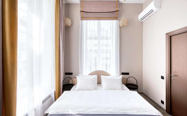 Tesla Hotel