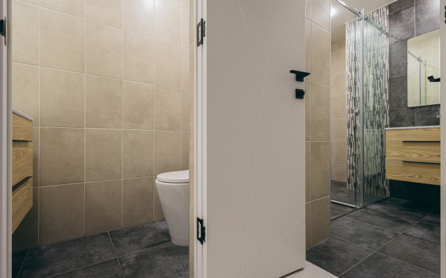 KeyGo #0077, 1 Bedroom, Saryan Street Apartments