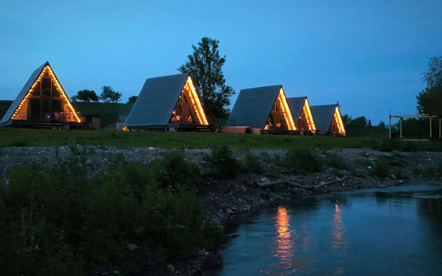 Dvuetazhny A-Freym S Terrasoy Chalet