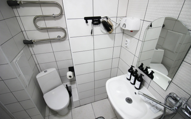 Uyutno kak doma s balkonom Apartments
