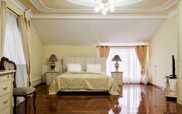 Lux Guest House