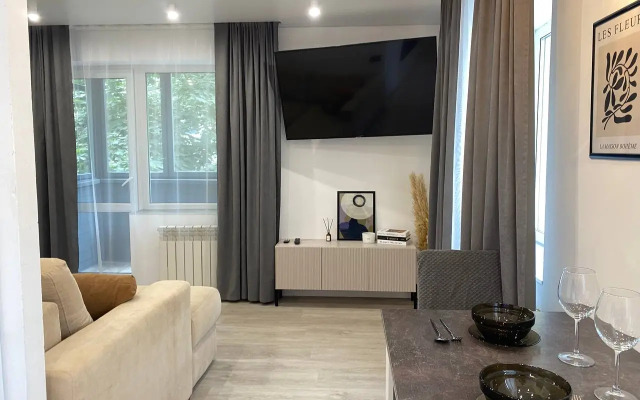 2-K s Klassnym Remontom na Pobede u Tsentra Flat