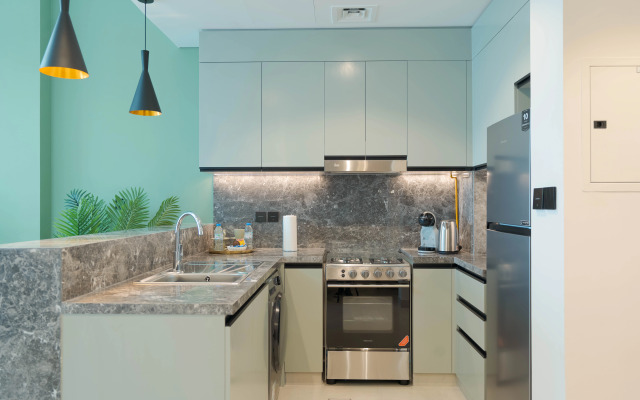 Апартаменты KeyRock Golf Gate | Stylish Retreat + Pool & Gym