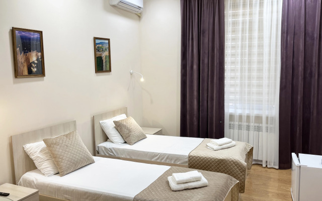 Отель Академия