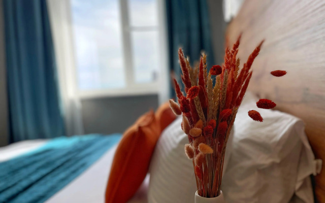 Dlya Dvoikh S Vidom Na More Apartments