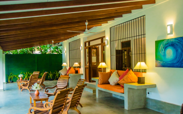 South Point Surf House - 5 bedrooms sleeps 14 Villa
