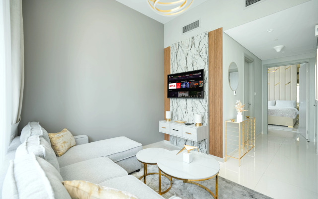 Keyrock Living Lakeview Luxury in Zada Tower Apartments