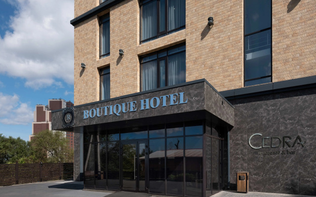 R Boutique Hotel