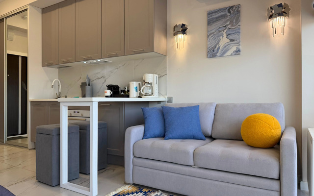Akvadeluks u morya s basseinom №709 Apartments