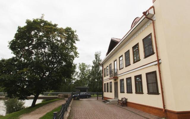 Na Verkhney Beregovoy Guest house