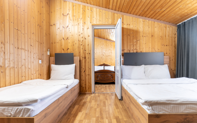 Maksim Park-Loo Hotel