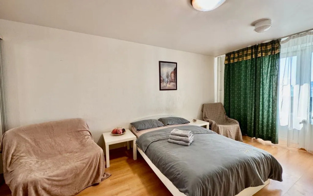 U Ploschadi Trekh Vokzalov Flat