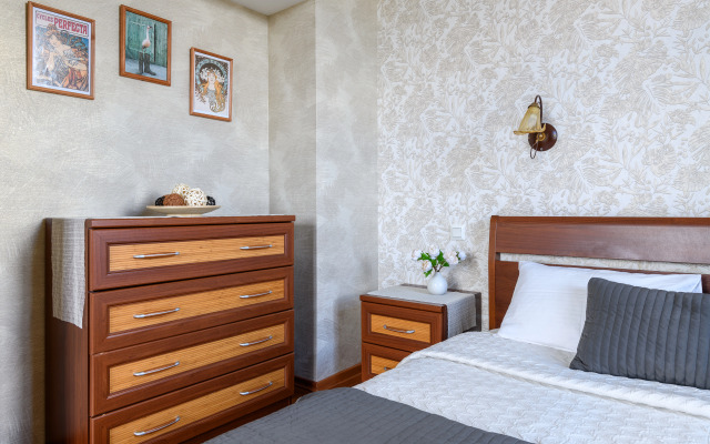 Yevro 2 U M. Kirovskiy Zavod Flat