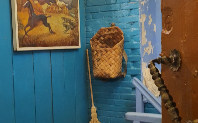 V starinnom osobnyake Revolyutsioner Ikonnikov Flat