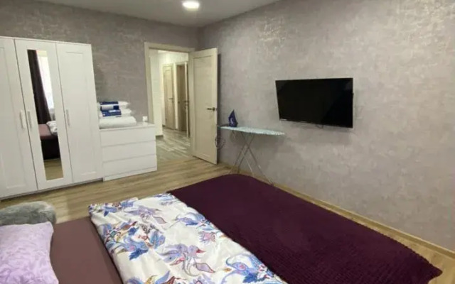 Квартира четырехкомнатная на Цюрупы, 84