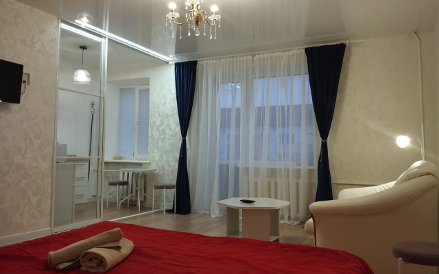 V Tsentre. Svetlaya. Teplaya. Novaya. Beloye Postelnoye. Myagkie Polotentsa Flat