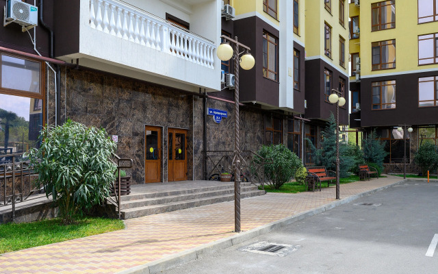 Dvukhurovnevaya S Panoramnymi Oknami Flat
