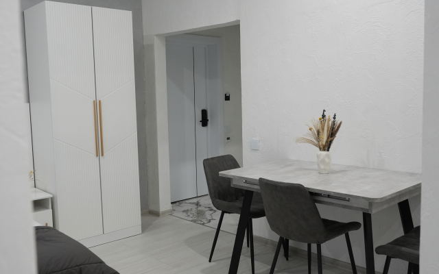 Апартаменты на Светлой 18 (306)