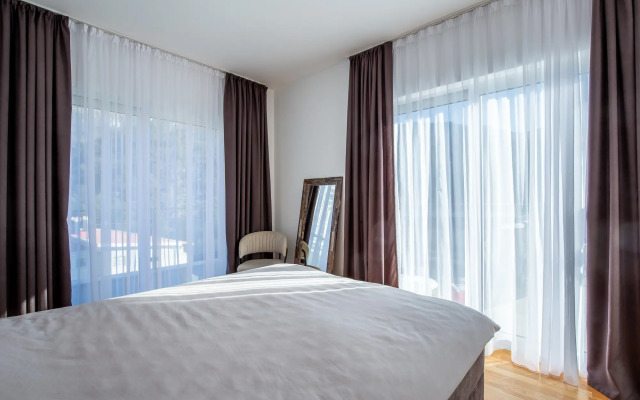 Sunny Side Three Bedrooms Apartment
