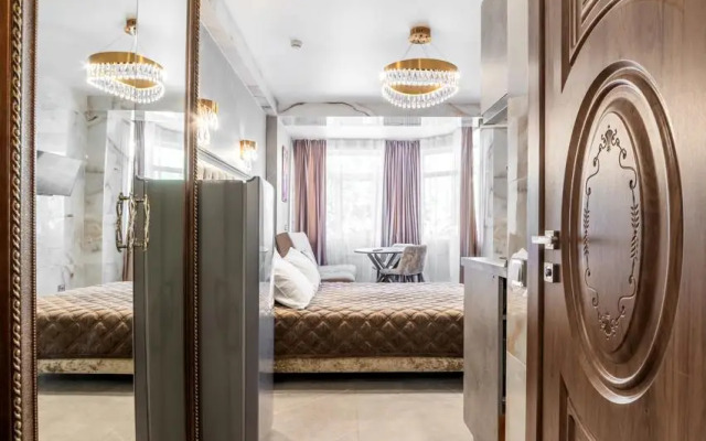 Elitny Apartament v Gostinitse Senator Flat