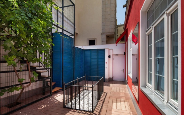 R Studios Private Garden Old Baku Guest house