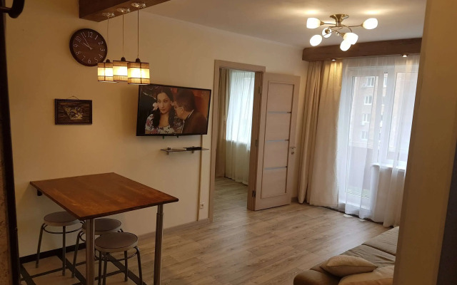 Квартира трехкомнатная на проспекте Острякова 7