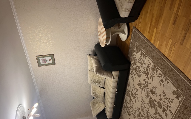 3-Kh Komnatnaya Kvartira V Udobnom Rayone Apartments