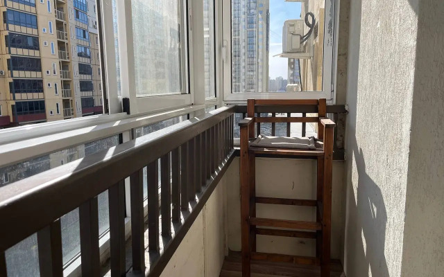 Yarkaya Studiya Na Ulitse Universitetskaya Naberezhnaya 62 Flat