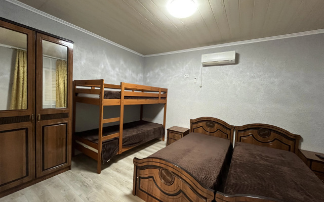 Na Tamanskoy 10 Guest House