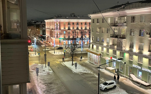 Dvukhkomnatnaya v tsentre Flat