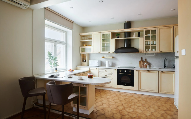 Квартира GM Apartments Двухуровневая с мансардой у Патриарших Прудов