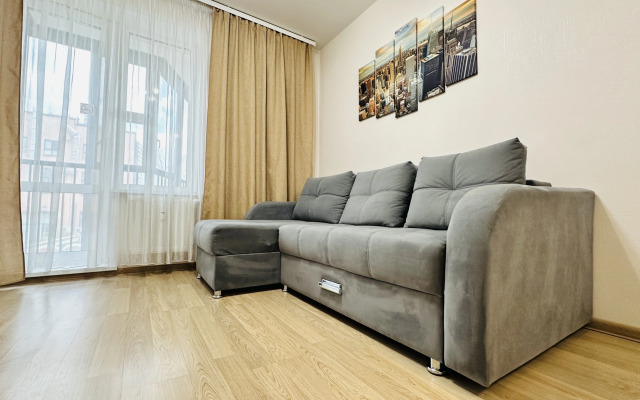 Uutnaya Evro-dvukhkomnatnaya u Naberezhnoy Flat