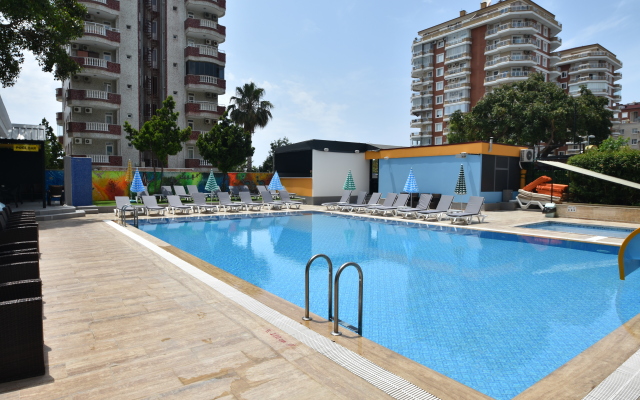 Vi̇va Beach Hotel