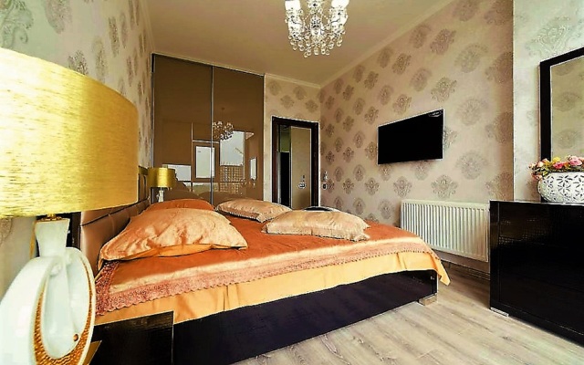Pearl Apartment