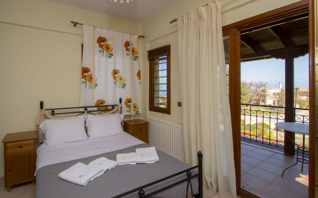 Bizmut Shared Pool Paliouri Villa