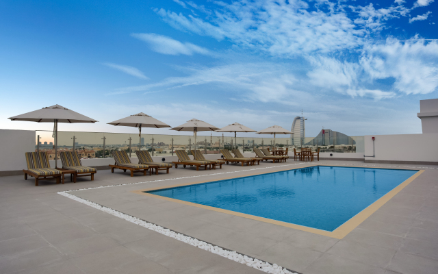 Отель Lemon Tree Hotel Jumeirah Dubai