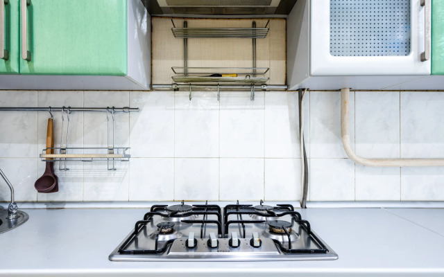 Natali na Metro  Sevastopolskaya prostornye Apartments