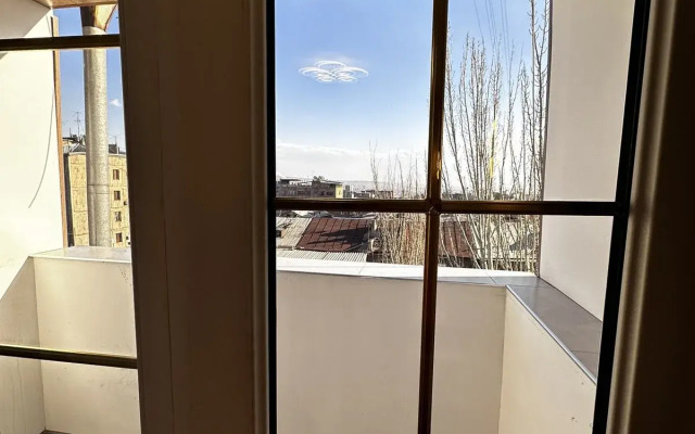 Perte House on Komitas 46 Apartments