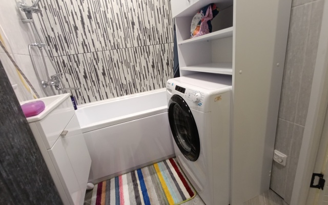 Na Prospekte Pobedy Flat