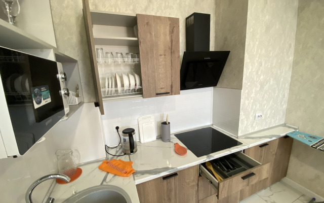 1-komn kvartira V TSENTRE 41 kv.m. ul. Poleszhaeva d.92 Apartments