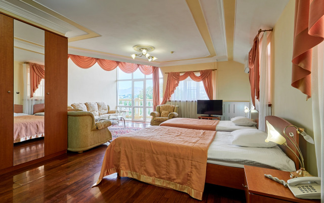 Lux Guest House