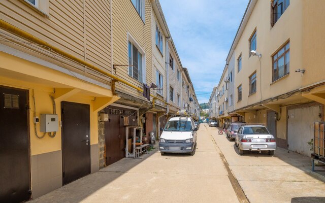 Dvukhkomnatnye V Taunkhause S Garazhom Mikrorayon Kudepsta Apartments