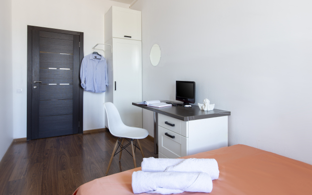 V naim na Troitskogo Living Quarters