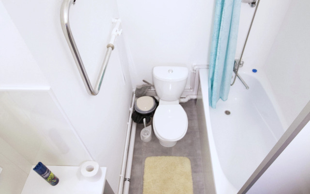 Studiya Mashina Na Naberezhnoy  Flat